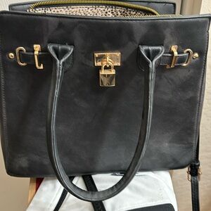 Bolsa Mediana de piel negra